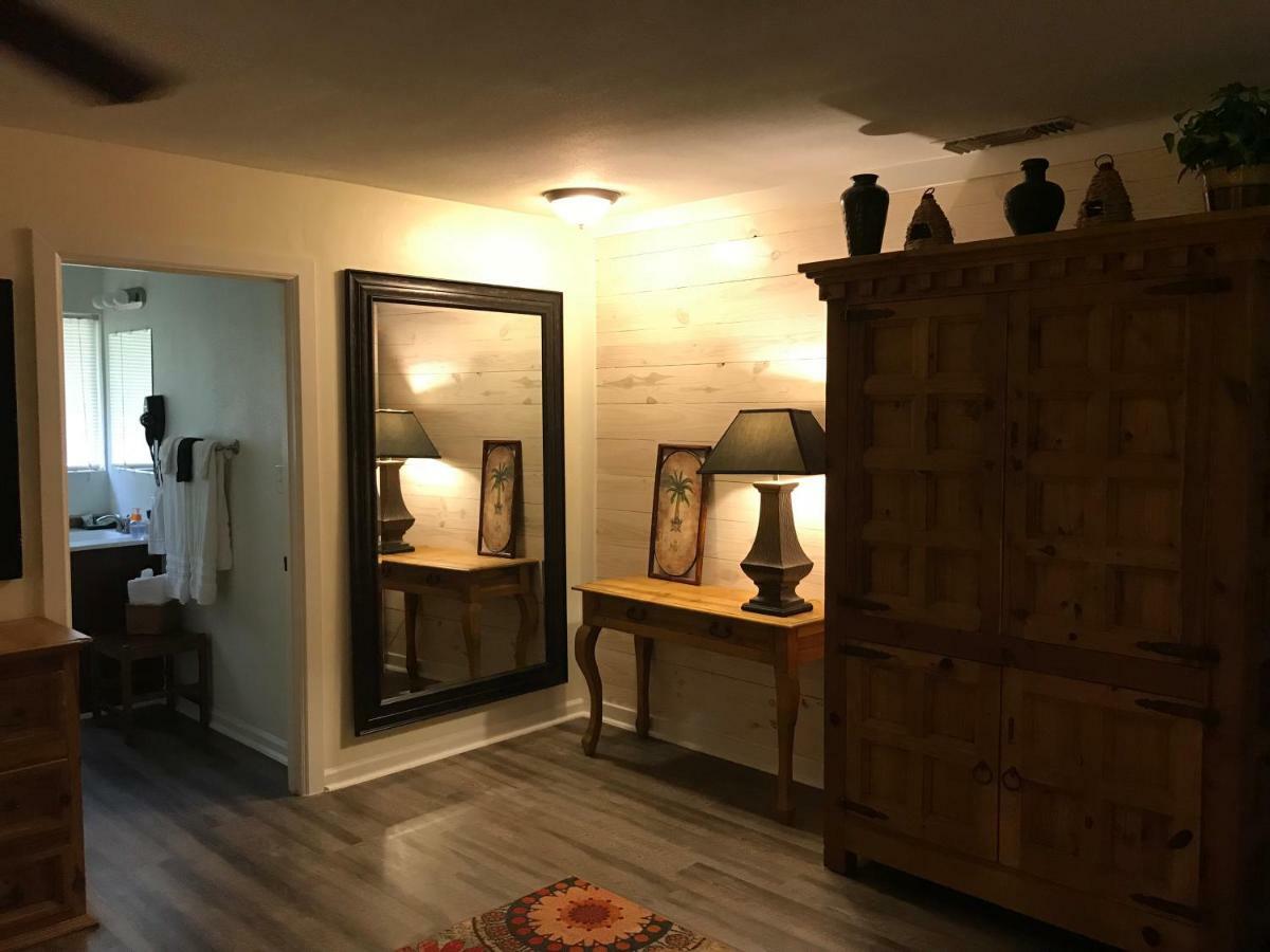 Square Inn Wimberley Εξωτερικό φωτογραφία