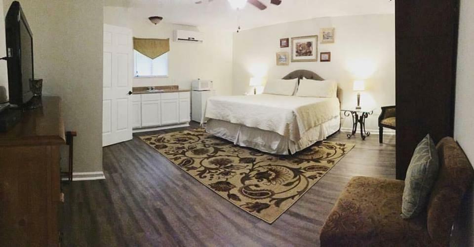 Square Inn Wimberley Εξωτερικό φωτογραφία